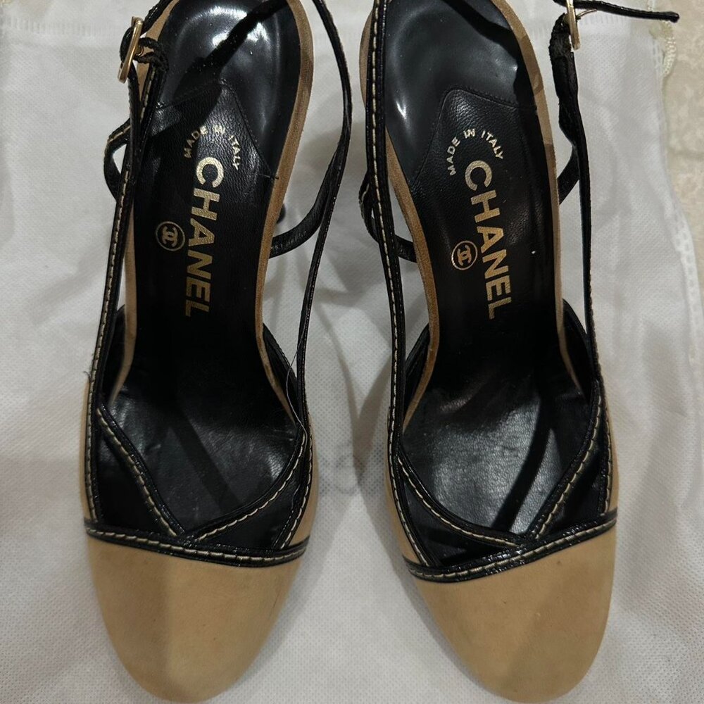 Chanel Beige/Camel/Tan Suede Pumps